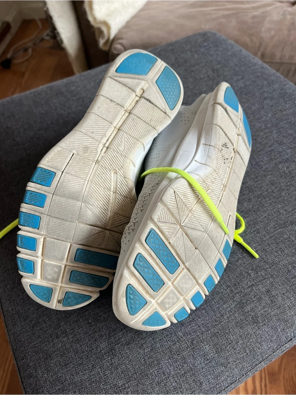 Nike Light Gray Running Shoes with Neon Yellow Laces